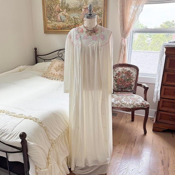 Other - 70s White bridal nightgown set 70s white floral maxi dress and robe set Katz